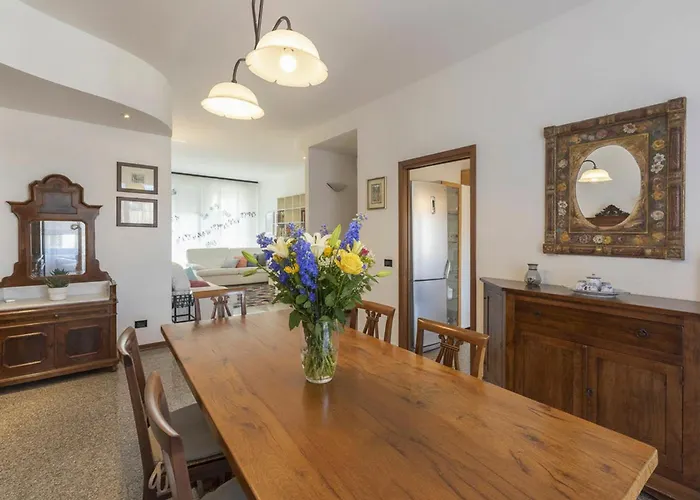 La Piazzetta * サン・ジョヴァンニ・イン・ペルシチェート